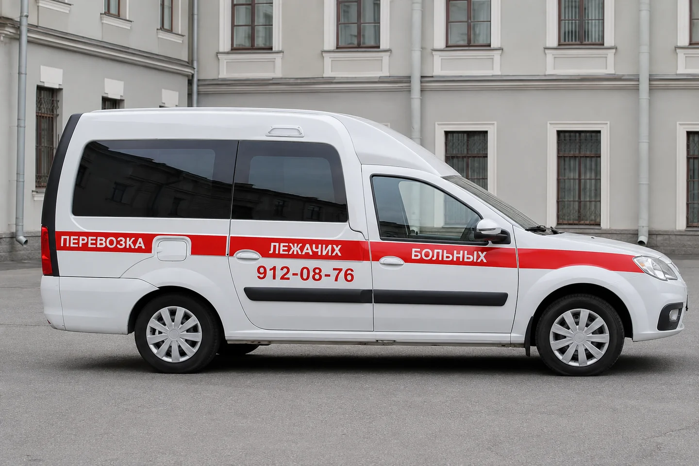 Белый Lada Largus с высокой крышей, красной полосой Перевозка лежачих больных и телефоном 912-08-76